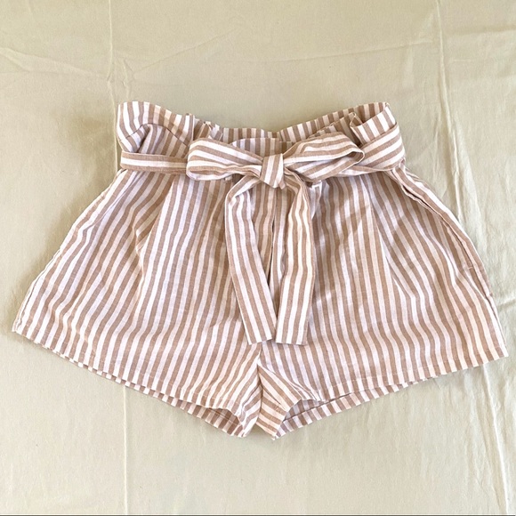 Pants - Cute white striped beach shorts